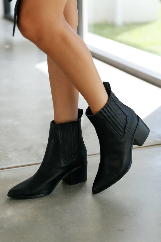 VERALI Fillipin Ankle Boots Black Softee