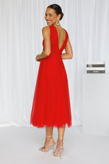 Ella Smiles Midi Dress Red