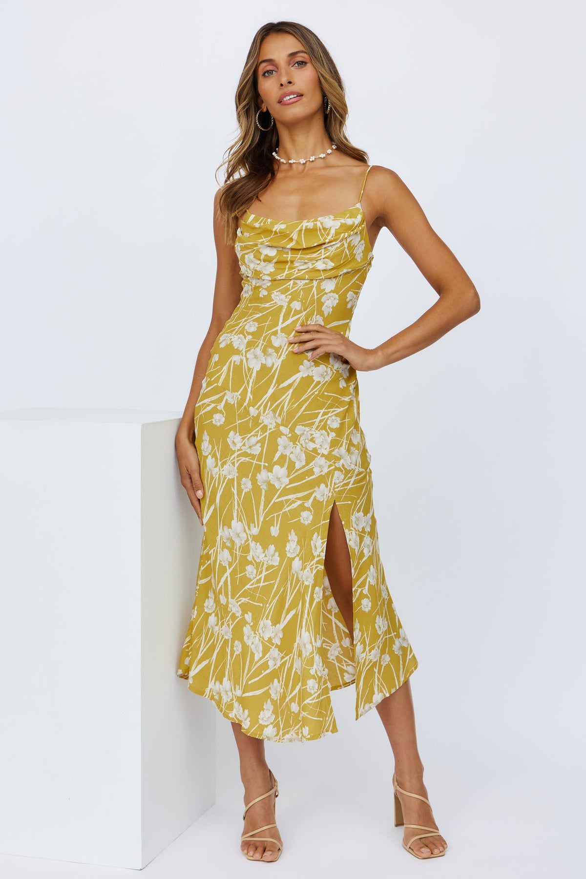 Popping Off Midi Dress Yellow